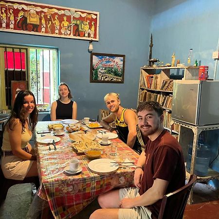 קנדי Catch The Ella Train Hostel מראה חיצוני תמונה